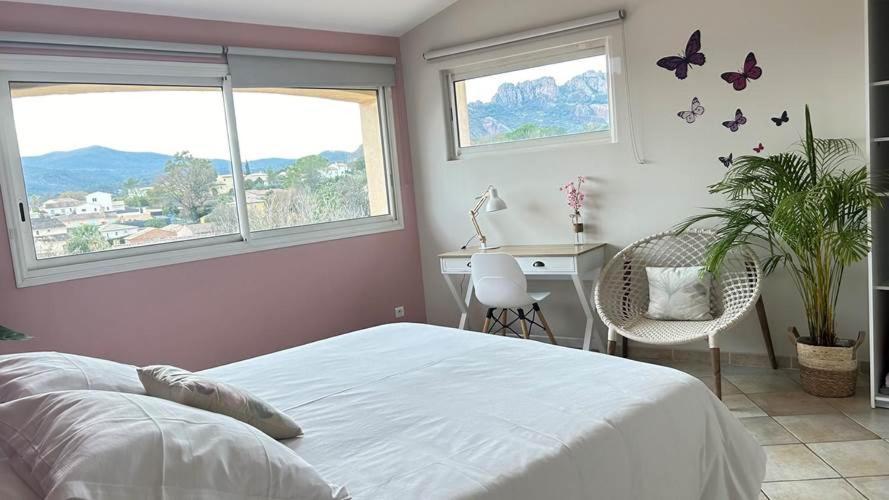 2 Hebergements - 10 Couchages - Parking, Piscine, Jacuzzi - Convivialite Roquebrune-sur-Argens Exterior foto